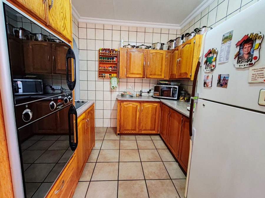 3 Bedroom Property for Sale in Kannoniers Park North West